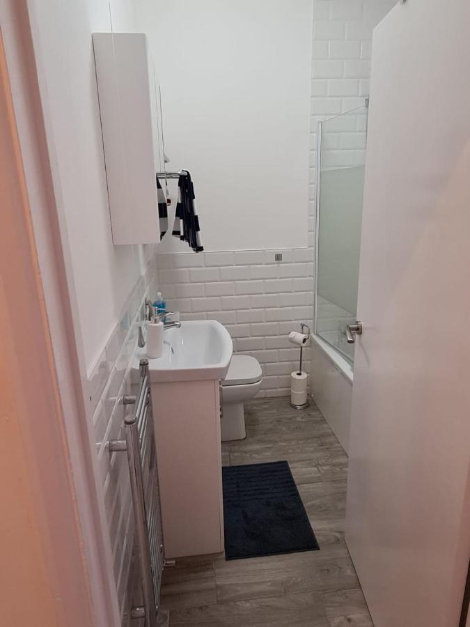 Centrally Located, Comfortable Apartment Near Station, Beach And North Laines برايتون المظهر الخارجي الصورة