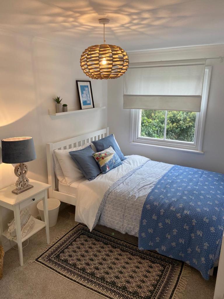 Centrally Located, Comfortable Apartment Near Station, Beach And North Laines برايتون الغرفة الصورة