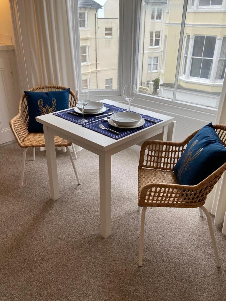 Centrally Located, Comfortable Apartment Near Station, Beach And North Laines برايتون الغرفة الصورة